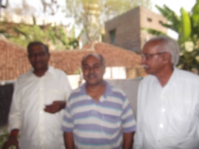 వేలూరి రామ కృష్ణ, పెద్ద అబ్బాయి శాస్త్రి , తమ్ముడు గబ్బిత కృష్ణ మోహన్ 